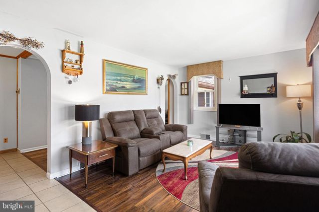 300 W 3RD AVE, Barrington, NJ 08007