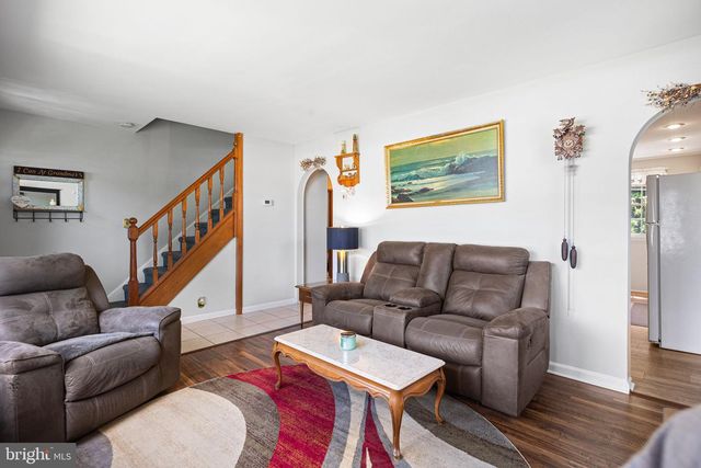 300 W 3RD AVE, Barrington, NJ 08007