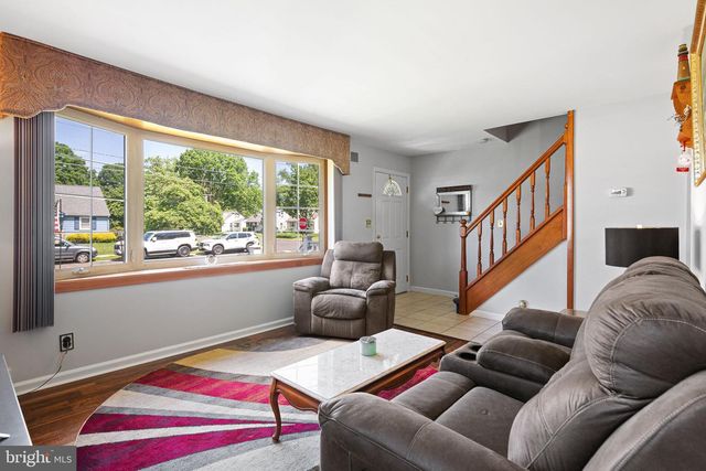 300 W 3RD AVE, Barrington, NJ 08007