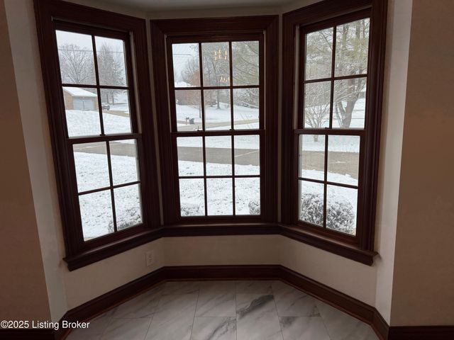 100 Fey Ct, Shepherdsville, KY 40165