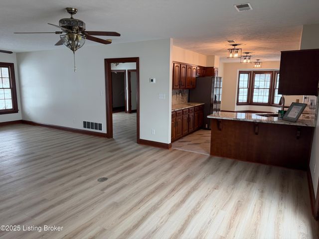 100 Fey Ct, Shepherdsville, KY 40165