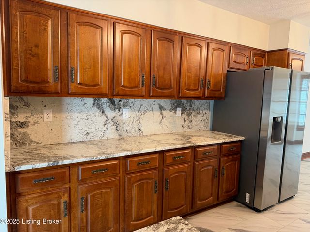 100 Fey Ct, Shepherdsville, KY 40165