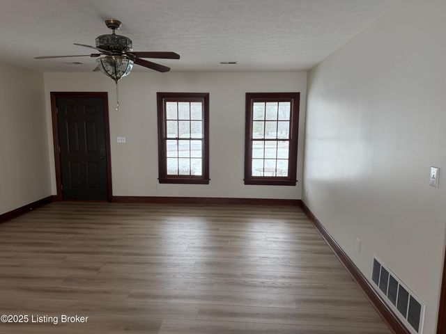 100 Fey Ct, Shepherdsville, KY 40165