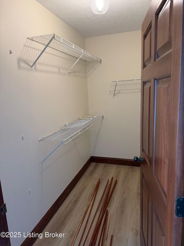 100 Fey Ct, Shepherdsville, KY 40165