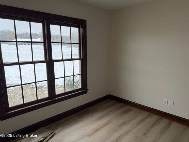 100 Fey Ct, Shepherdsville, KY 40165