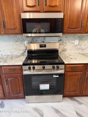 100 Fey Ct, Shepherdsville, KY 40165