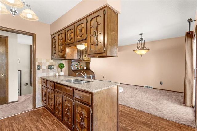 113 Sandstone Drive, Blue Springs, MO 64014