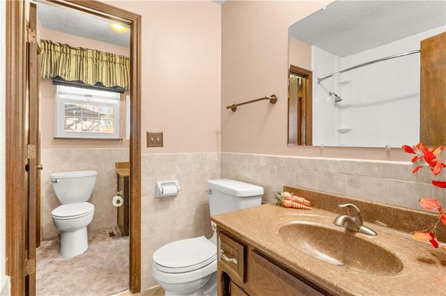 113 Sandstone Drive, Blue Springs, MO 64014