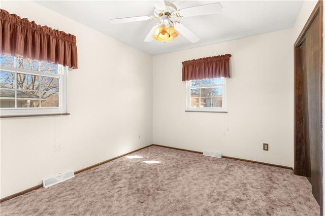 113 Sandstone Drive, Blue Springs, MO 64014