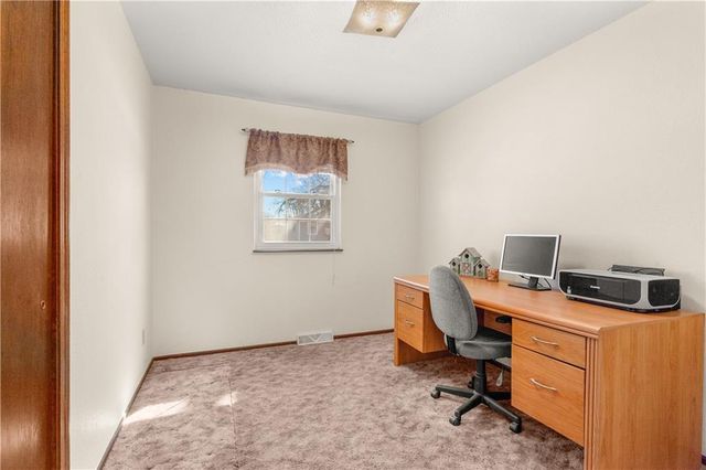 113 Sandstone Drive, Blue Springs, MO 64014