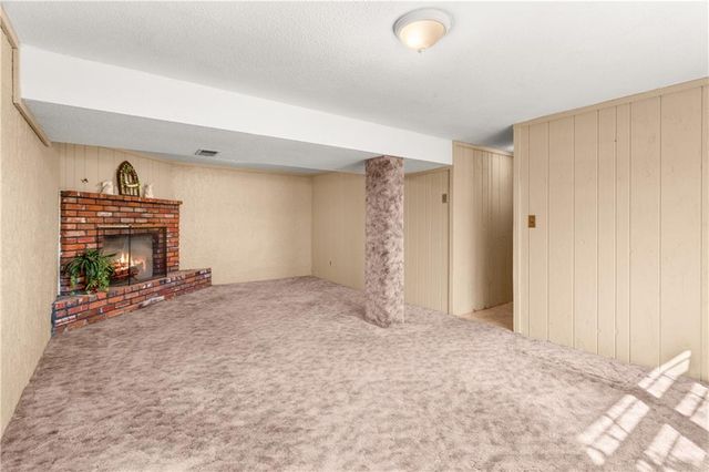 113 Sandstone Drive, Blue Springs, MO 64014