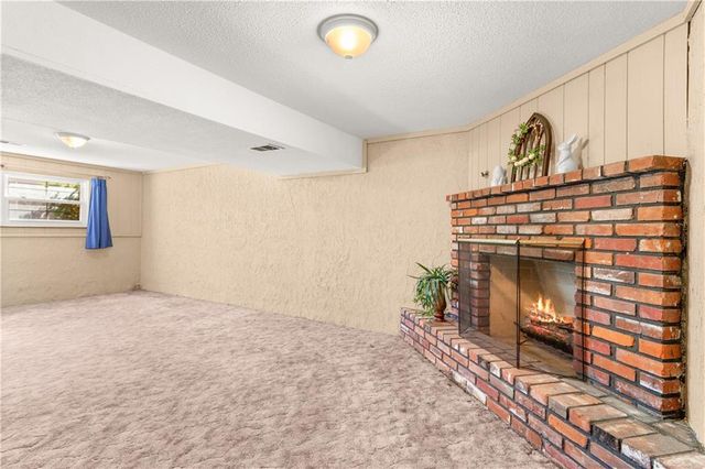 113 Sandstone Drive, Blue Springs, MO 64014