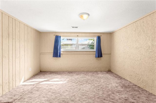 113 Sandstone Drive, Blue Springs, MO 64014