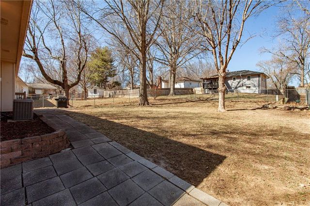 113 Sandstone Drive, Blue Springs, MO 64014