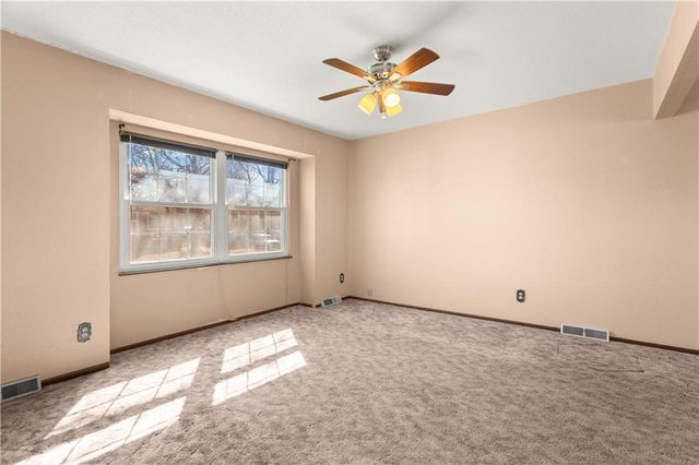 113 Sandstone Drive, Blue Springs, MO 64014