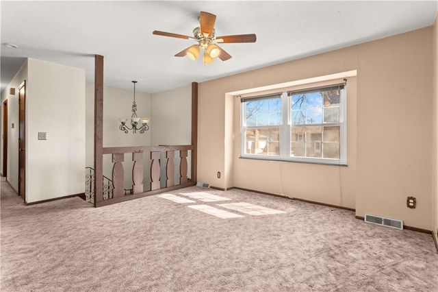 113 Sandstone Drive, Blue Springs, MO 64014