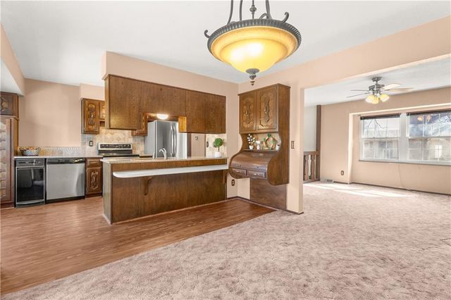 113 Sandstone Drive, Blue Springs, MO 64014