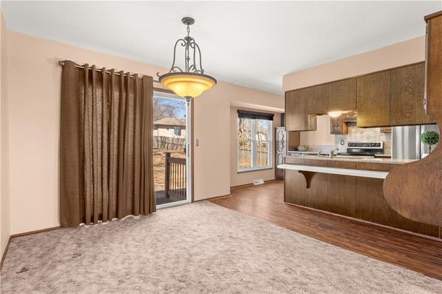 113 Sandstone Drive, Blue Springs, MO 64014