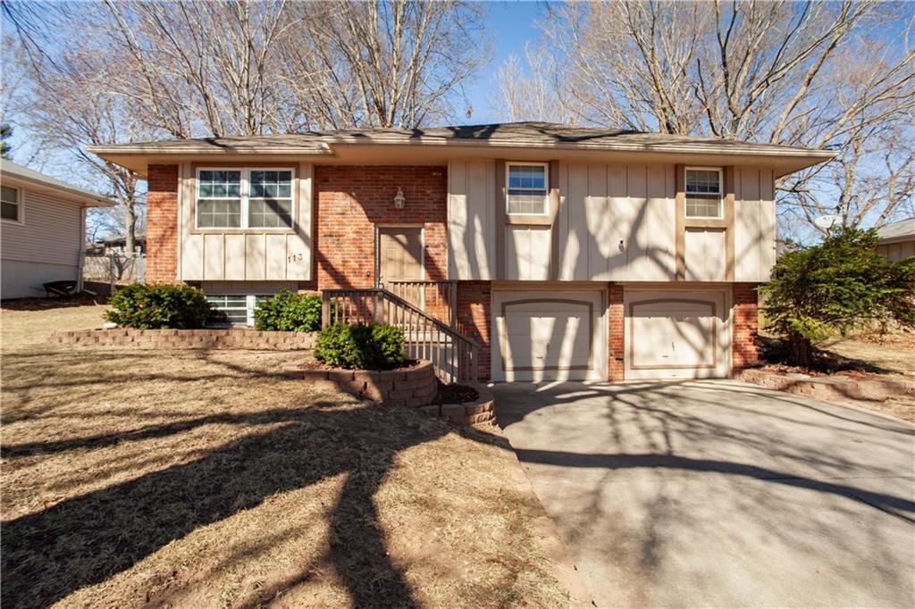 113 Sandstone Drive, Blue Springs, MO 64014