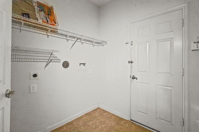 1039 Riverwood Drive, Dickinson, TX 77539