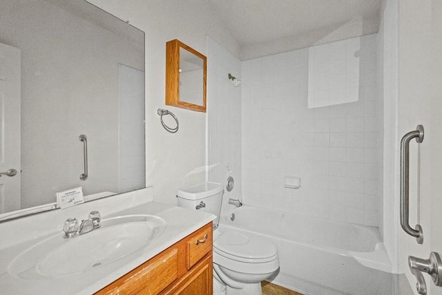 1039 Riverwood Drive, Dickinson, TX 77539