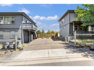 1105 29TH St, Hood River, OR 97031