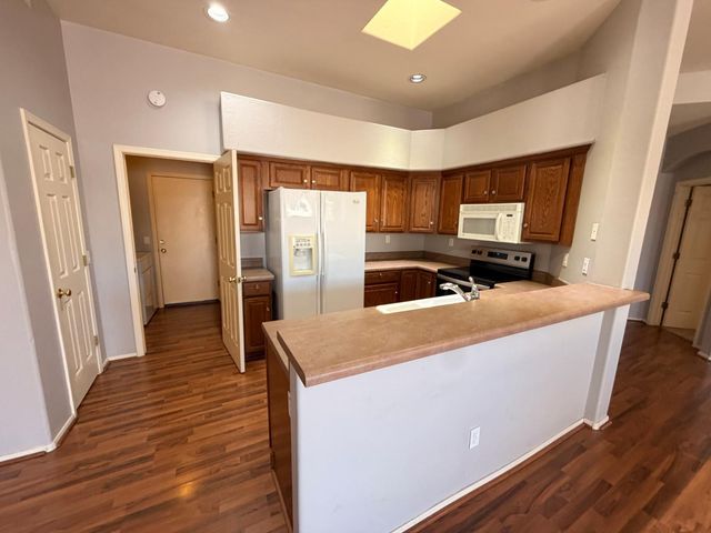 6348 W Pontiac Drive, Glendale, AZ 85308