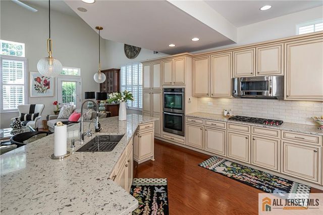 11 Bellingham Drive, South Brunswick, NJ 08824