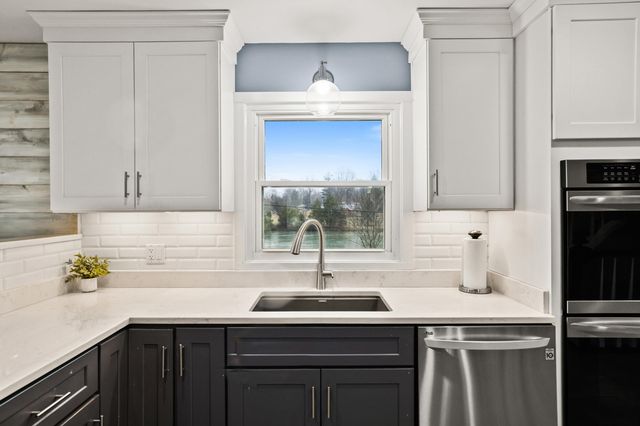 1031 Woodlake Drive, Lawrenceburg, KY 40342