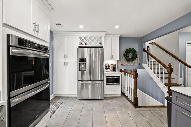 1031 Woodlake Drive, Lawrenceburg, KY 40342