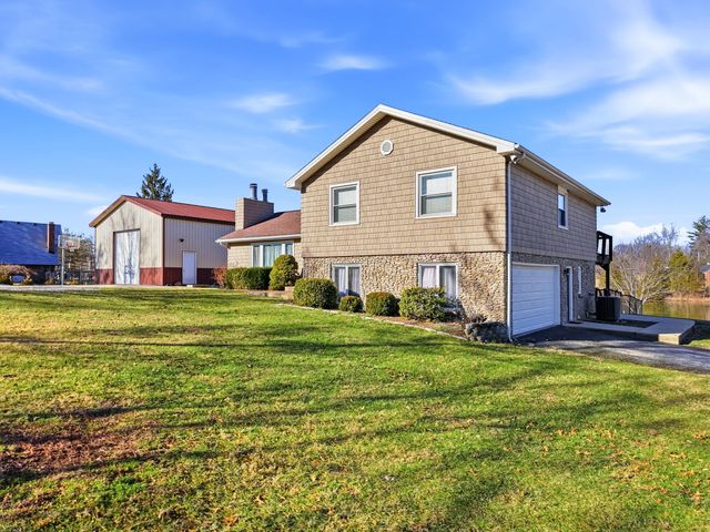 1031 Woodlake Drive, Lawrenceburg, KY 40342