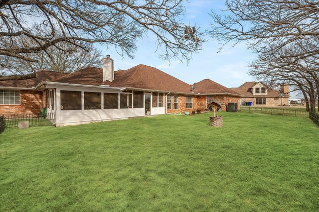 1025 Oak Hollow Lane, Combine, TX 75159