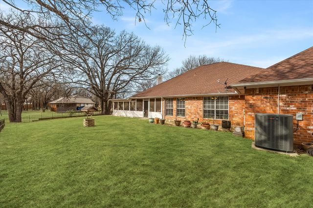 1025 Oak Hollow Lane, Combine, TX 75159