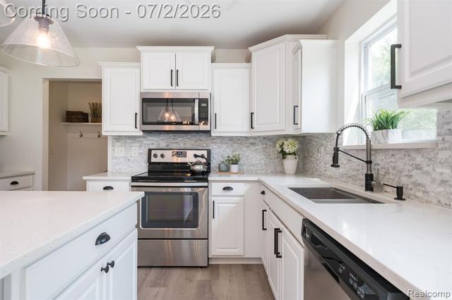 425 Knollwood Drive, Ortonville, MI 48462
