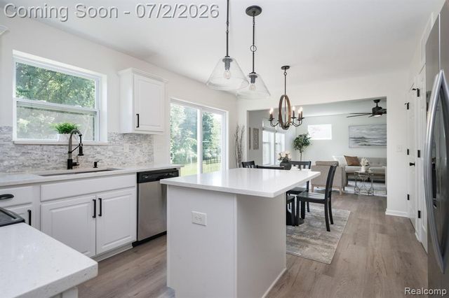 425 Knollwood Drive, Ortonville, MI 48462