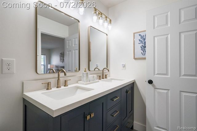 425 Knollwood Drive, Ortonville, MI 48462