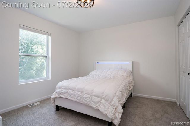 425 Knollwood Drive, Ortonville, MI 48462