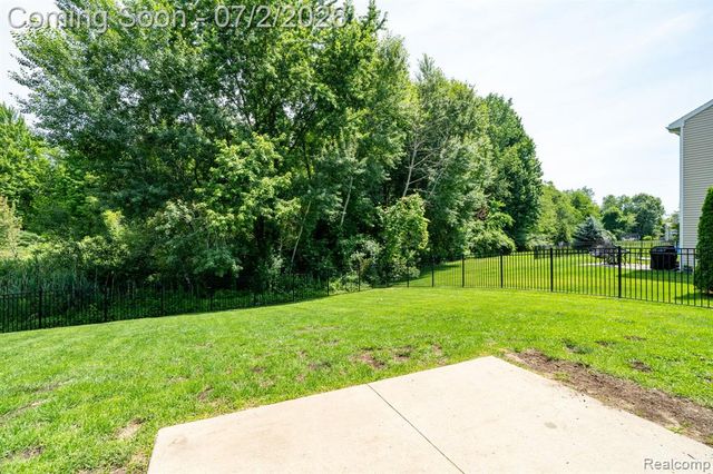 425 Knollwood Drive, Ortonville, MI 48462