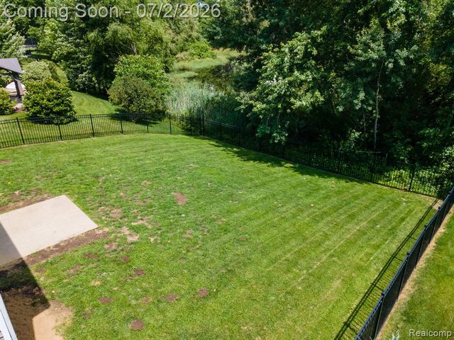 425 Knollwood Drive, Ortonville, MI 48462