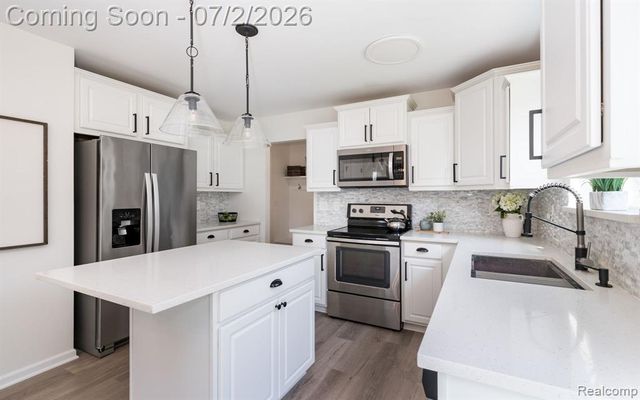 425 Knollwood Drive, Ortonville, MI 48462