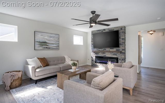 425 Knollwood Drive, Ortonville, MI 48462