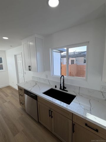 698 J St, Chula Vista, CA 91910