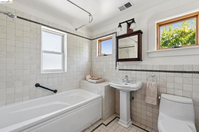 1645 Capistrano Ave, Berkeley, CA 94707