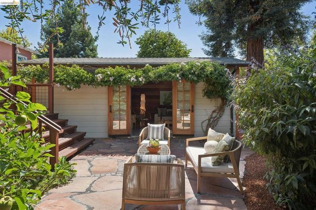 1645 Capistrano Ave, Berkeley, CA 94707