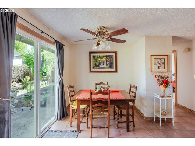 967 RAINBOW Dr, Springfield, OR 97477