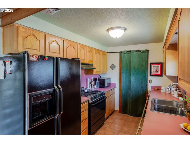 967 RAINBOW Dr, Springfield, OR 97477