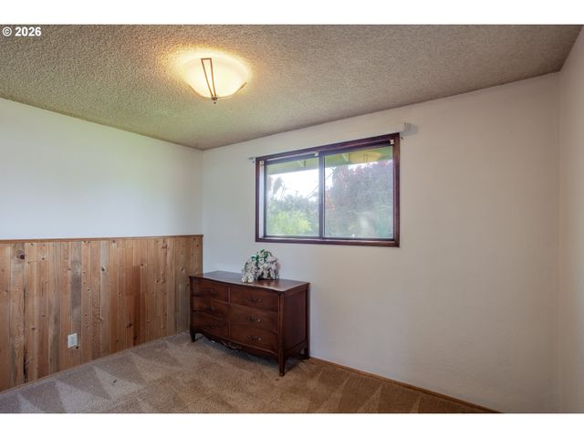 967 RAINBOW Dr, Springfield, OR 97477