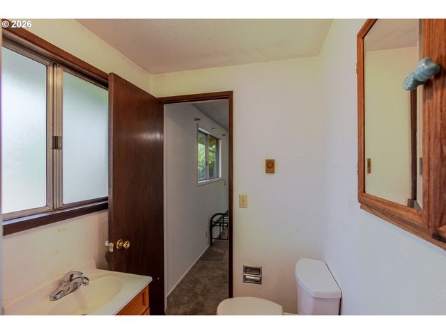 967 RAINBOW Dr, Springfield, OR 97477