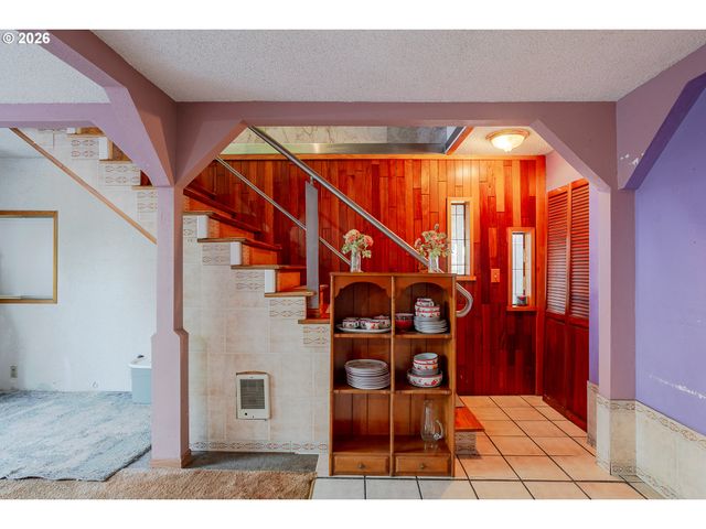 967 RAINBOW Dr, Springfield, OR 97477