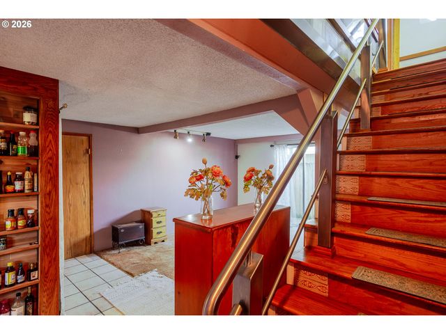 967 RAINBOW Dr, Springfield, OR 97477